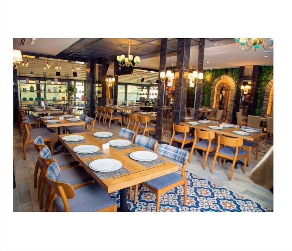 Theatrum Hotel Baku 36/44