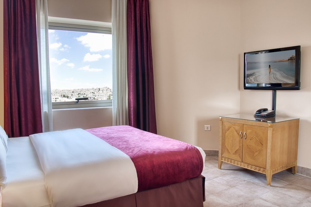 GENEVA HOTEL 37/76