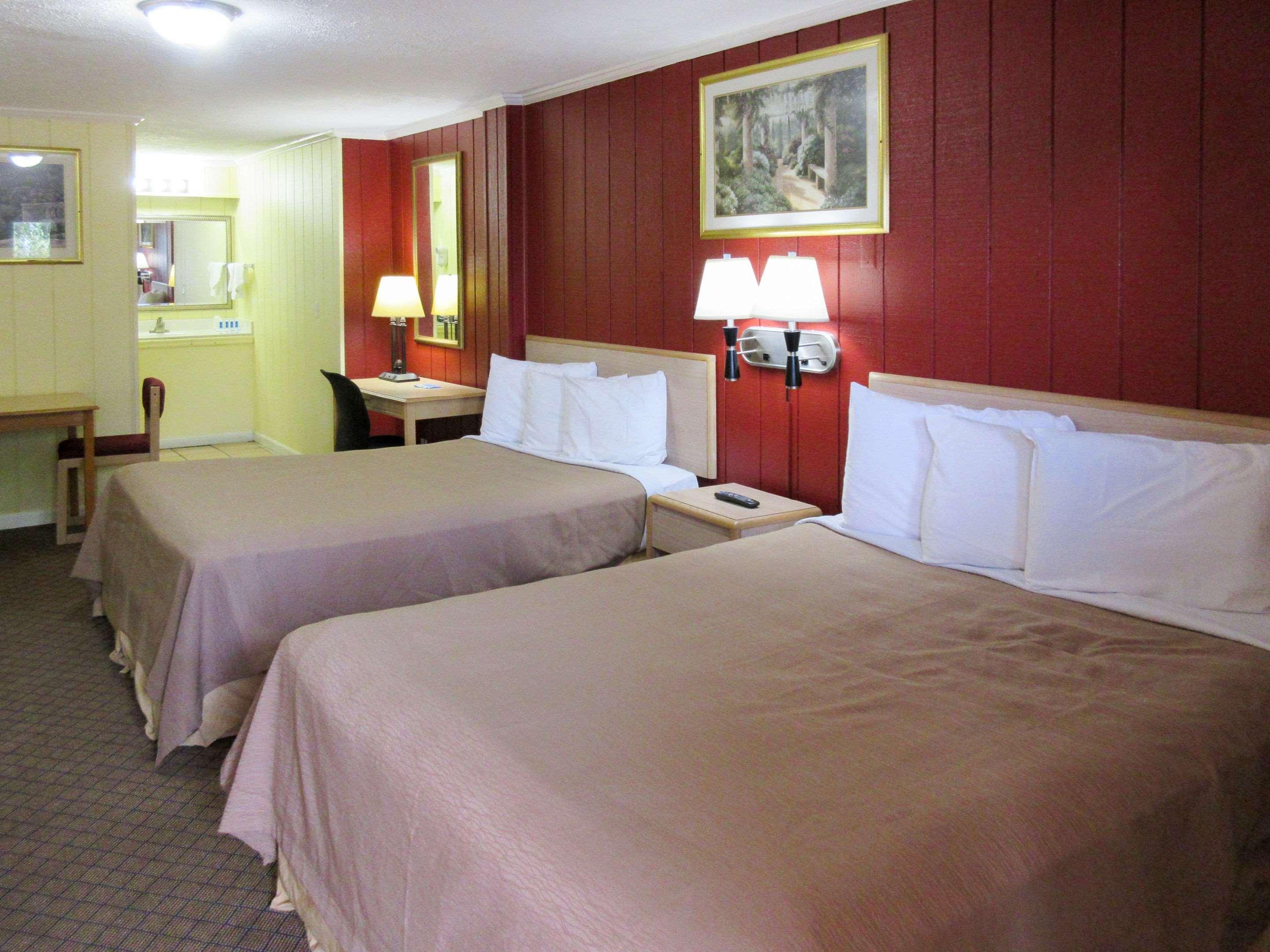 ROOM, 2 QUEEN BEDS, SMOKING