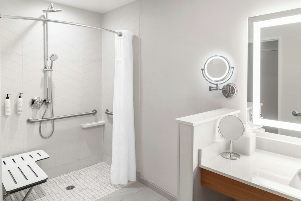Fairfield Inn And Suites By Marriott San Francisco Pacifica Ex Holiday Inn Express Hotel Suites 46/50