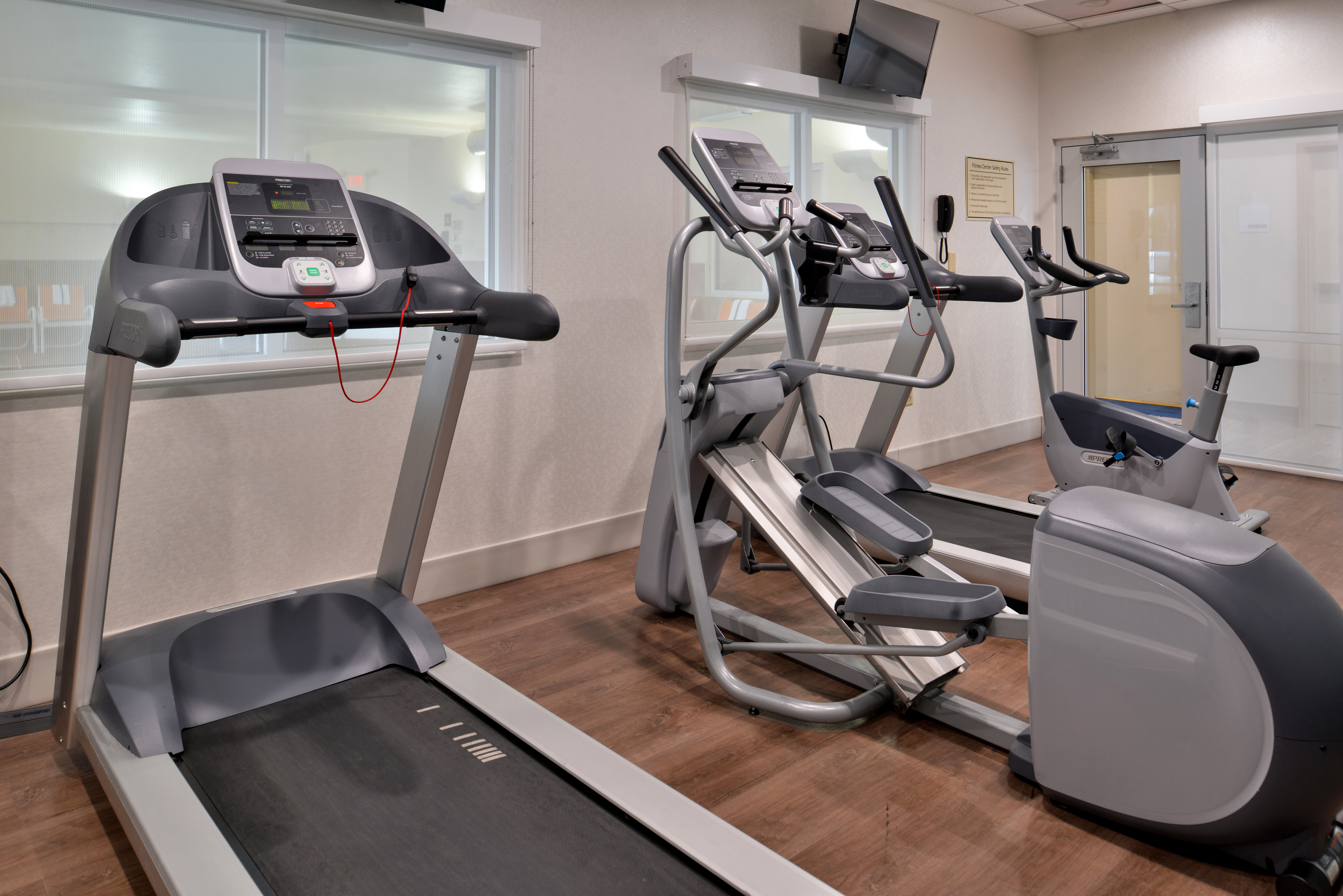 Holiday Inn Express Suites Cincinnati Mason 27/49