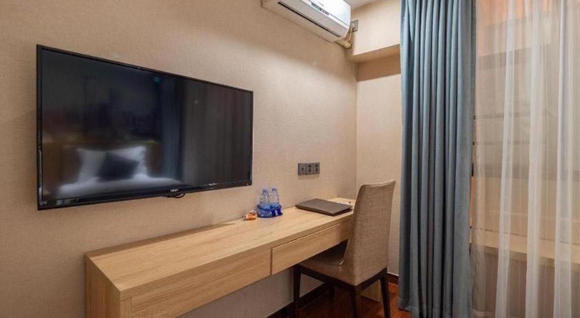 Chonpines Hotel (Shenzhen Gongming Honghuashan Metro Station) 9/31