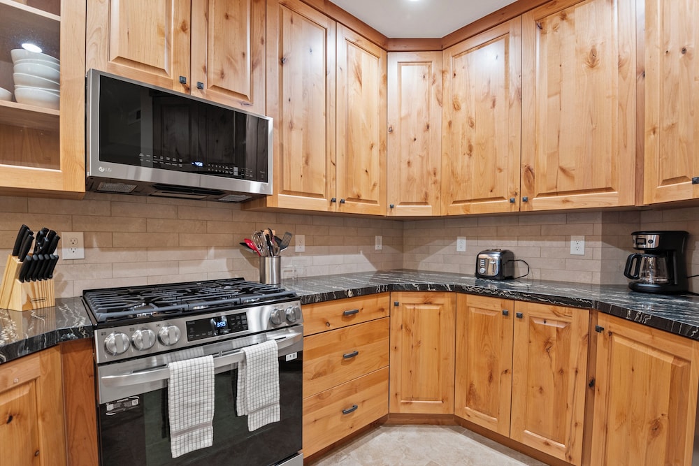 Town Pointe By Lespri Management 39/50