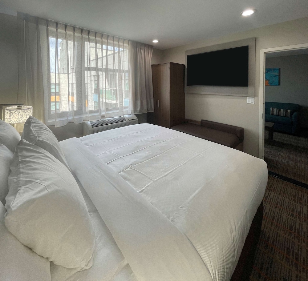 MainStay Suites Bronx - Belmont 13/61
