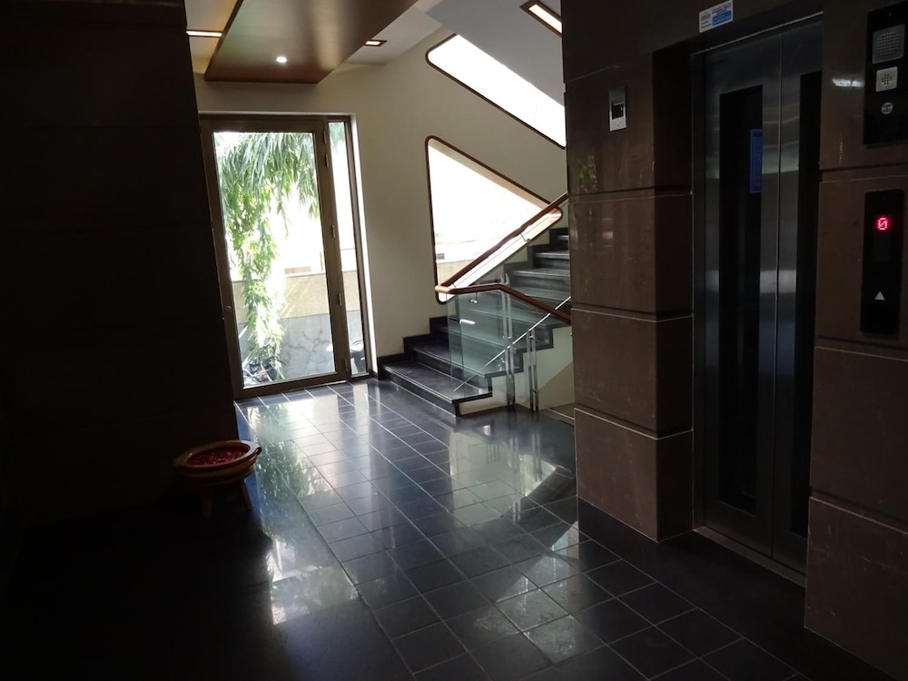 Hotel Cosmopolitan Ahmedabad 32/62