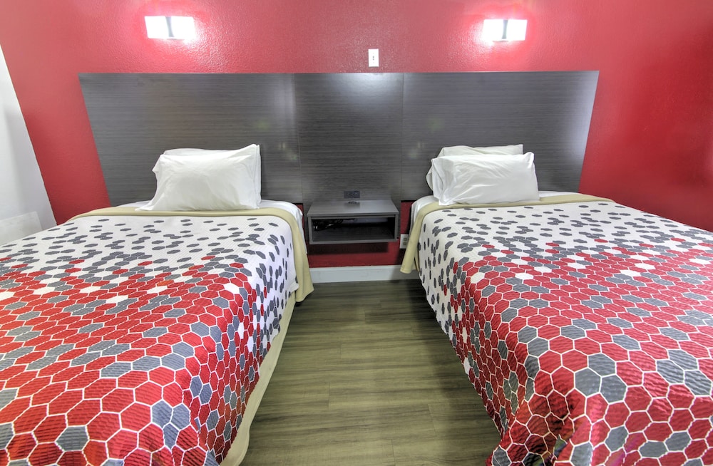 Econo Lodge Norfolk Airport 14/28