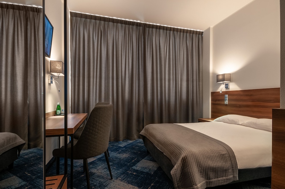 Hotel Oliwski 15/34