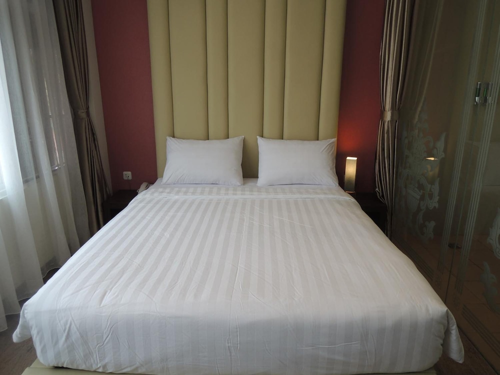 Hotel 55 13/56