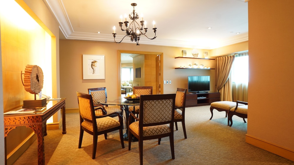 The Heritage Hotel Manila 72/100