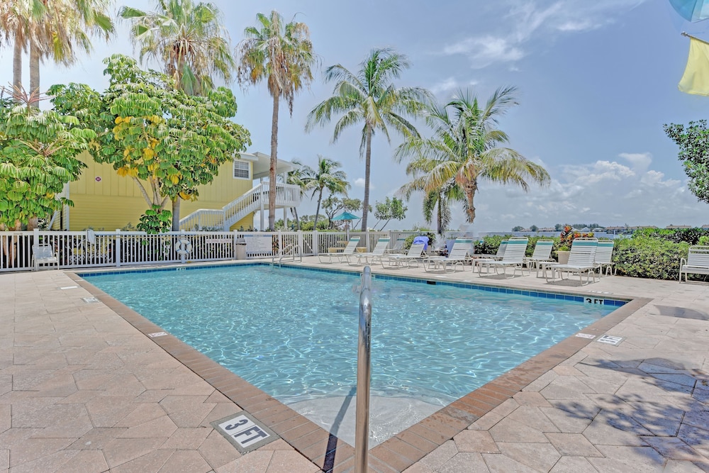 Tradewinds Beach Resort 22/68