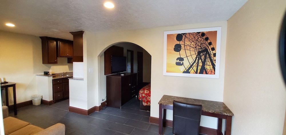 Rodeway Inn & Suites Houston near Medical Center 16/32