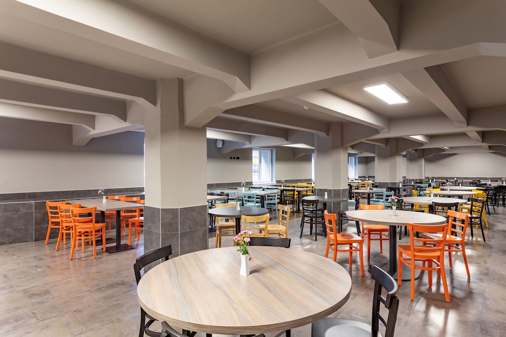 restaurant cafeteria