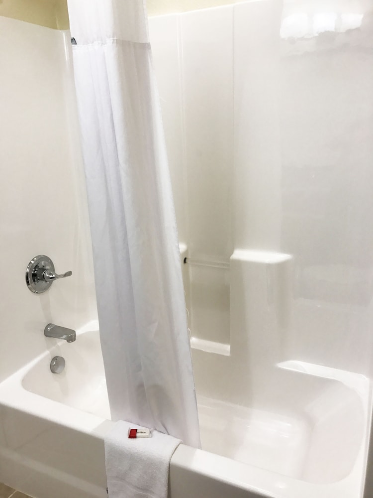 Quality Inn & Suites Caldwell I-77 26/28