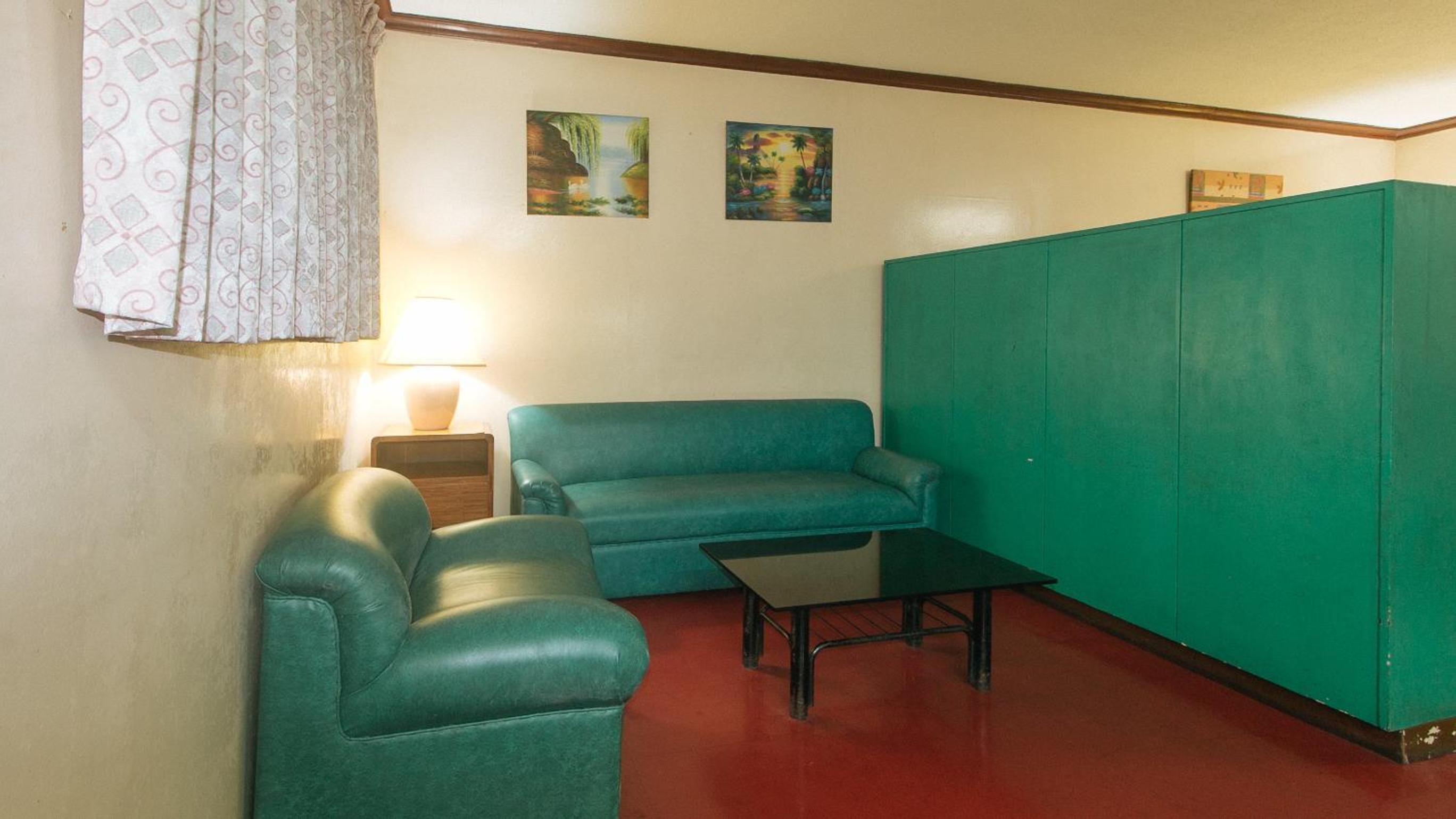 BROADWAY COURT APARTELLE 37/45