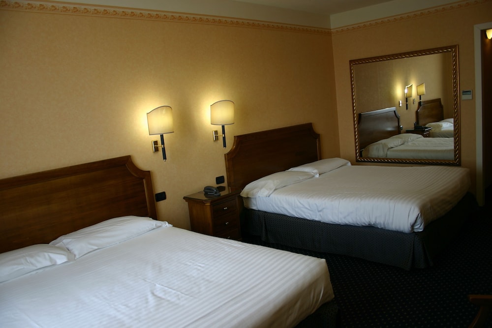 Hotel Don Carlo 5/50