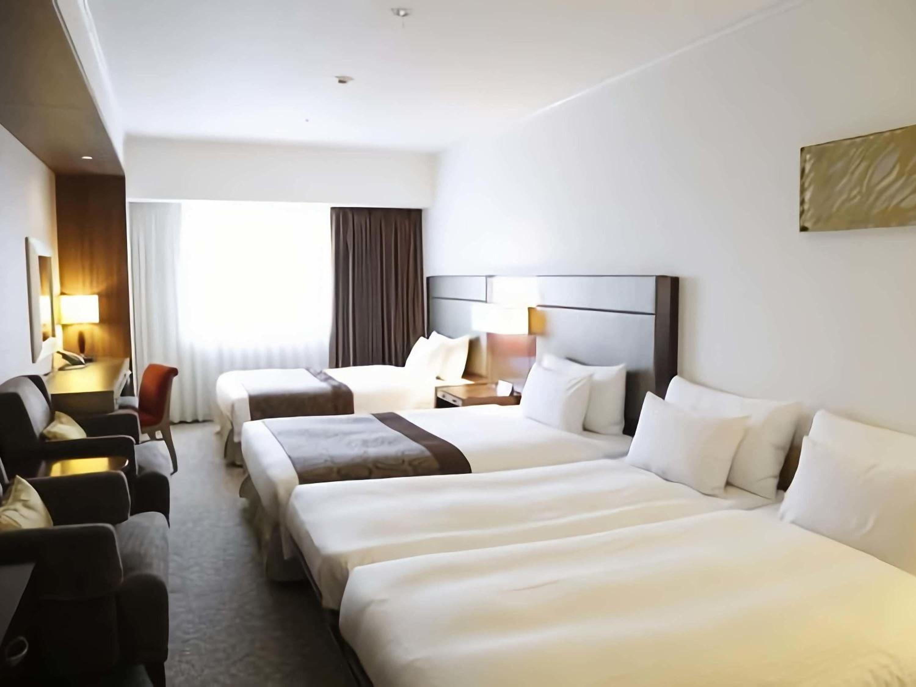 Deluxe, Family, Twin Beds, Two Extra Beds, 2 Sofa, Smoking