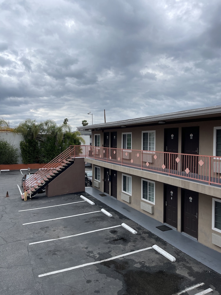 La Casa Inn, Pasadena 52/60
