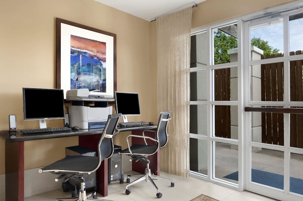 Hawthorn Suites By Wyndham College Station 50/60