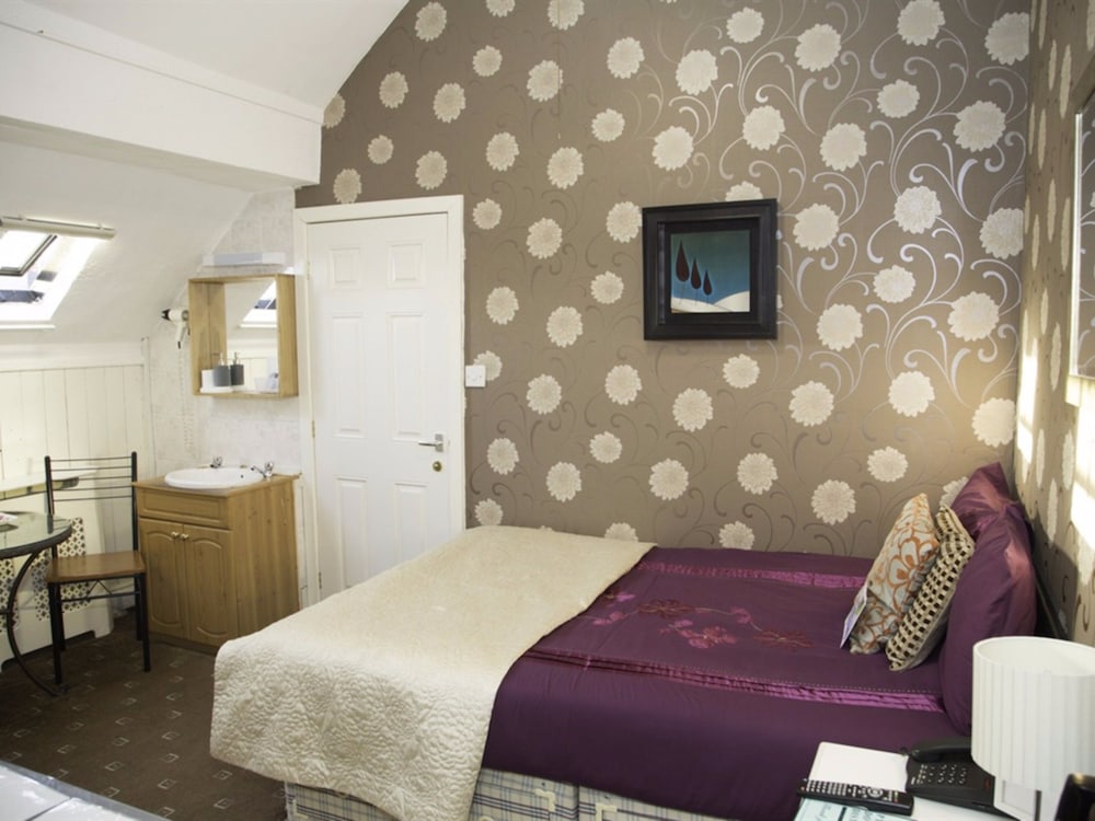 Ashfield Hotel 8/55