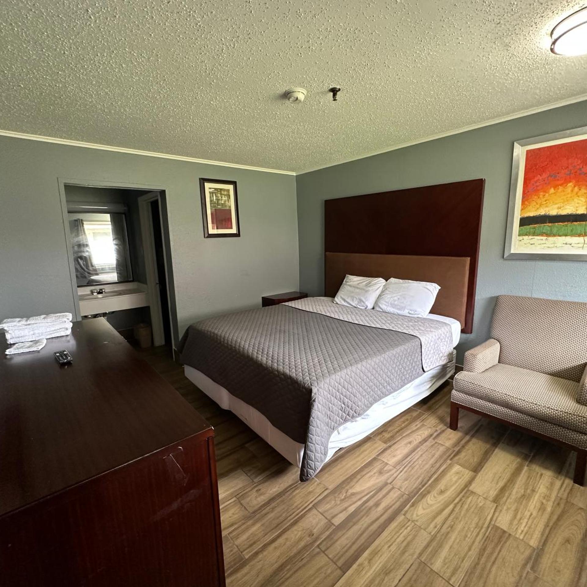 Suite, King Bed