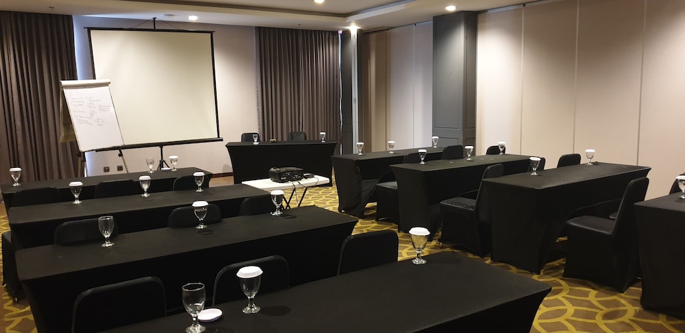 Rivoli Hotel Jakarta 41/43