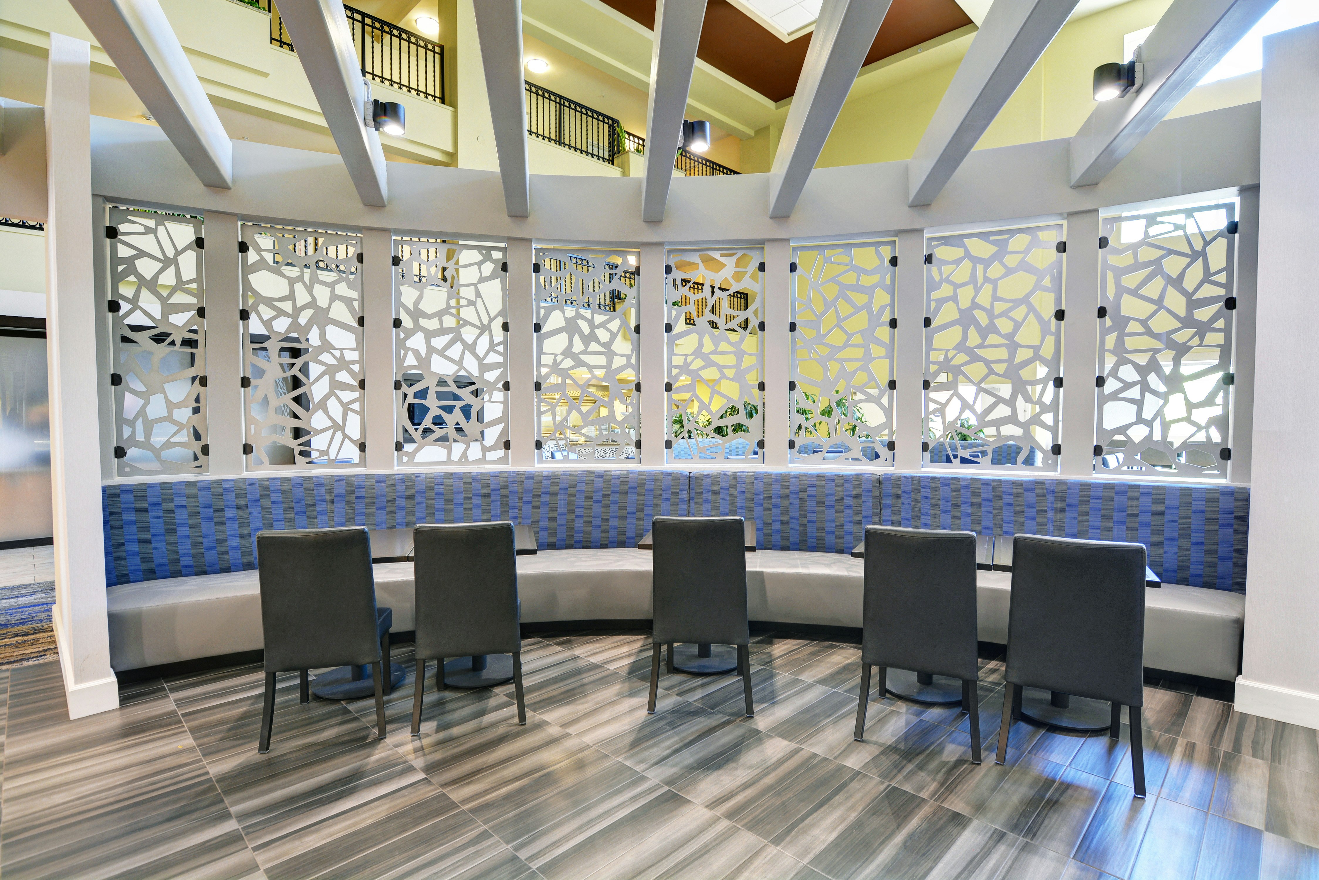 Embassy Suites Valencia 33/58
