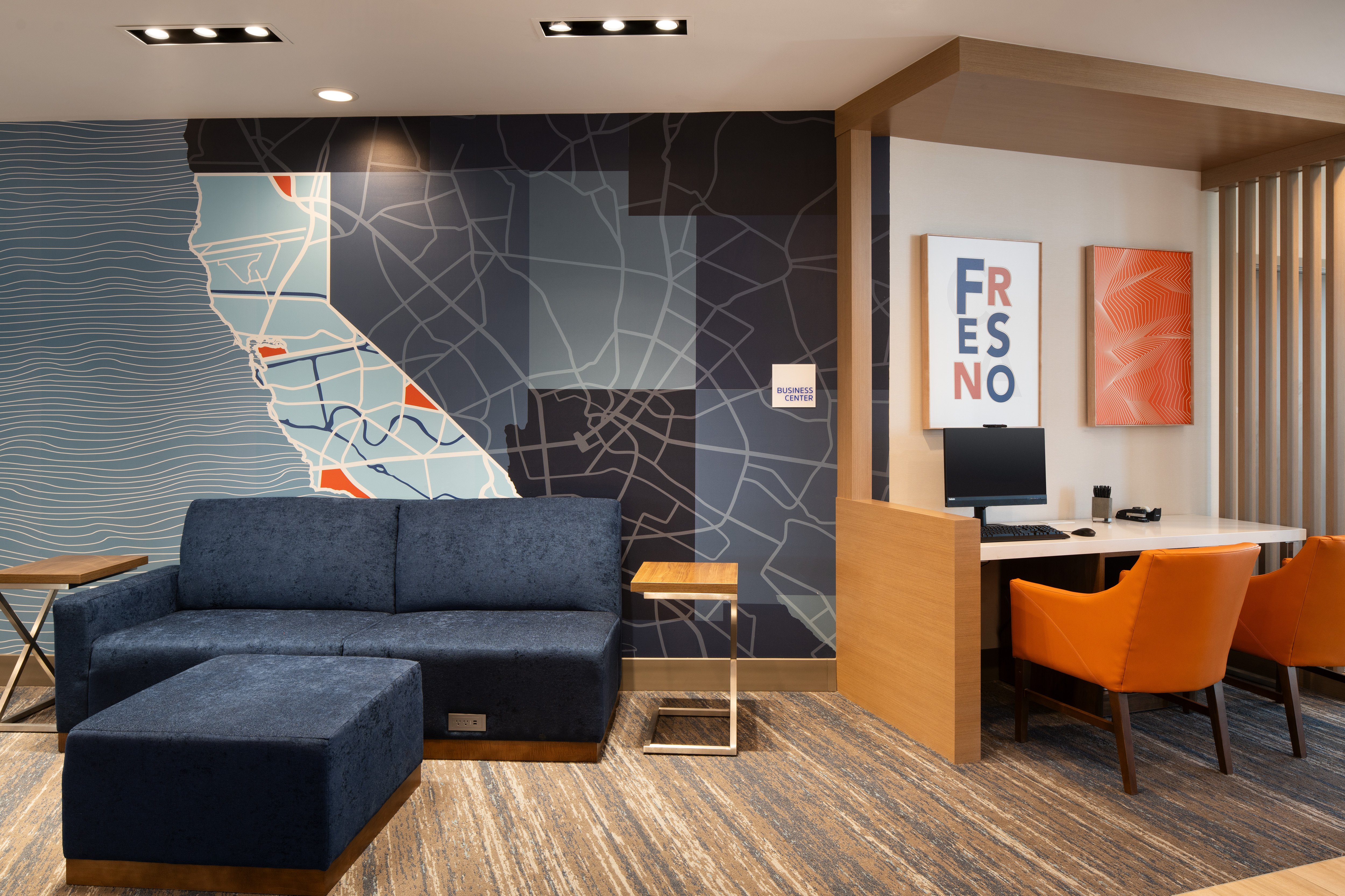 Holiday Inn Express & Suites Fresno Airport 17/25