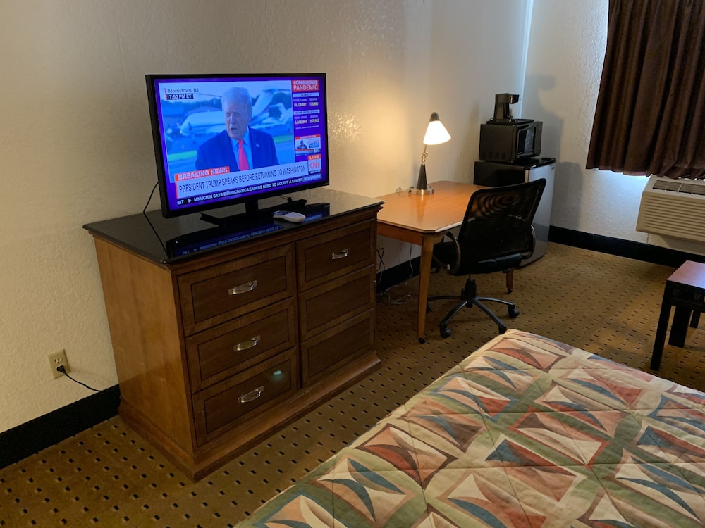 Brentwood Inn Suites 15/41