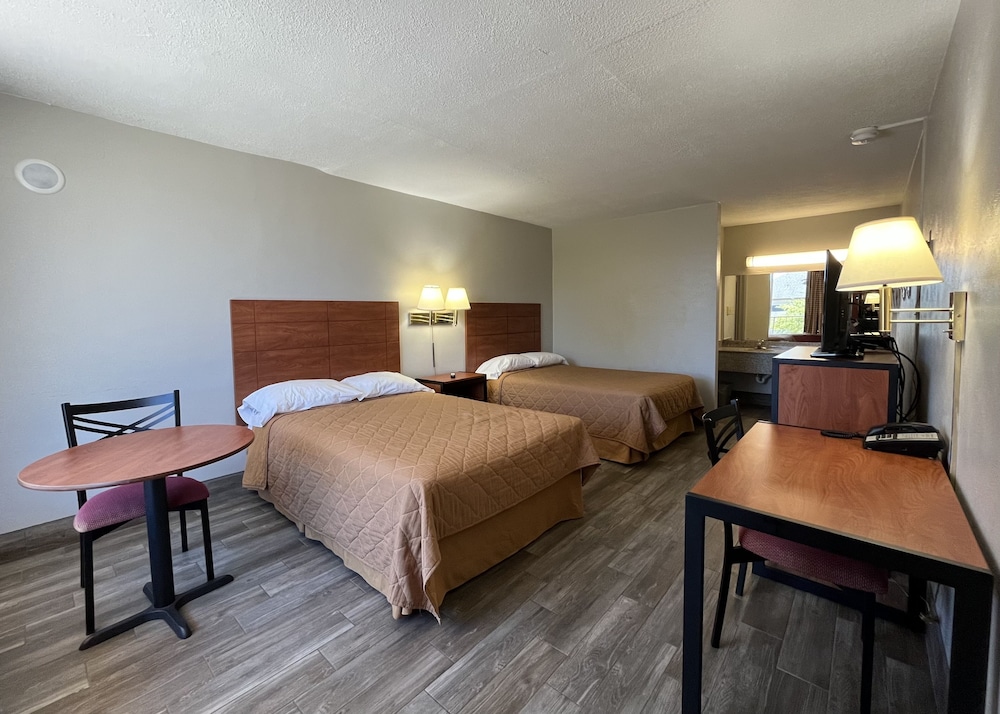 DELUXE, 2 DOUBLE BEDS