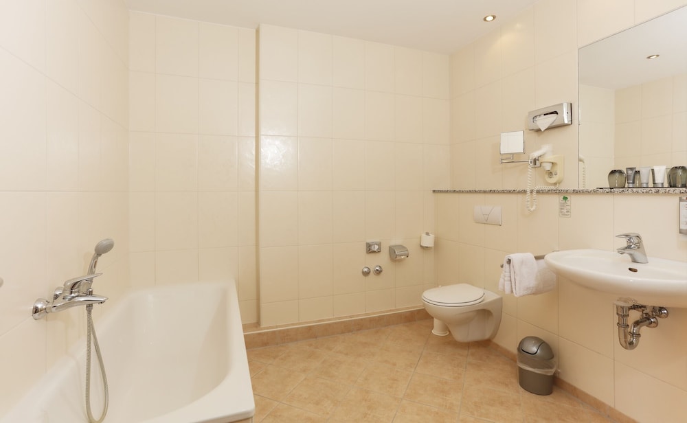 Hotel Am Rhein Wesseling 62/64
