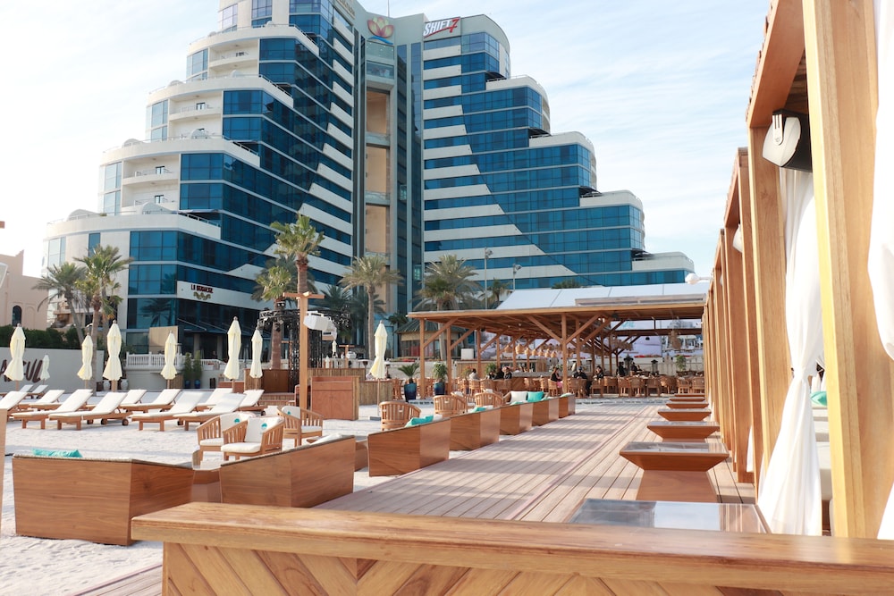 Elite Resort & Spa 65/73