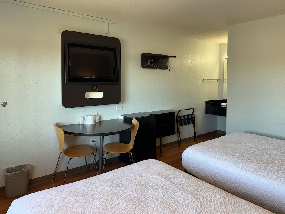 Motel6 Simi Valley, CA 31/50