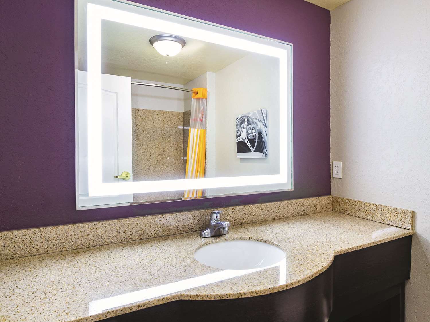 La Quinta Inn & Suites by Wyndham Bowling Green 47/51