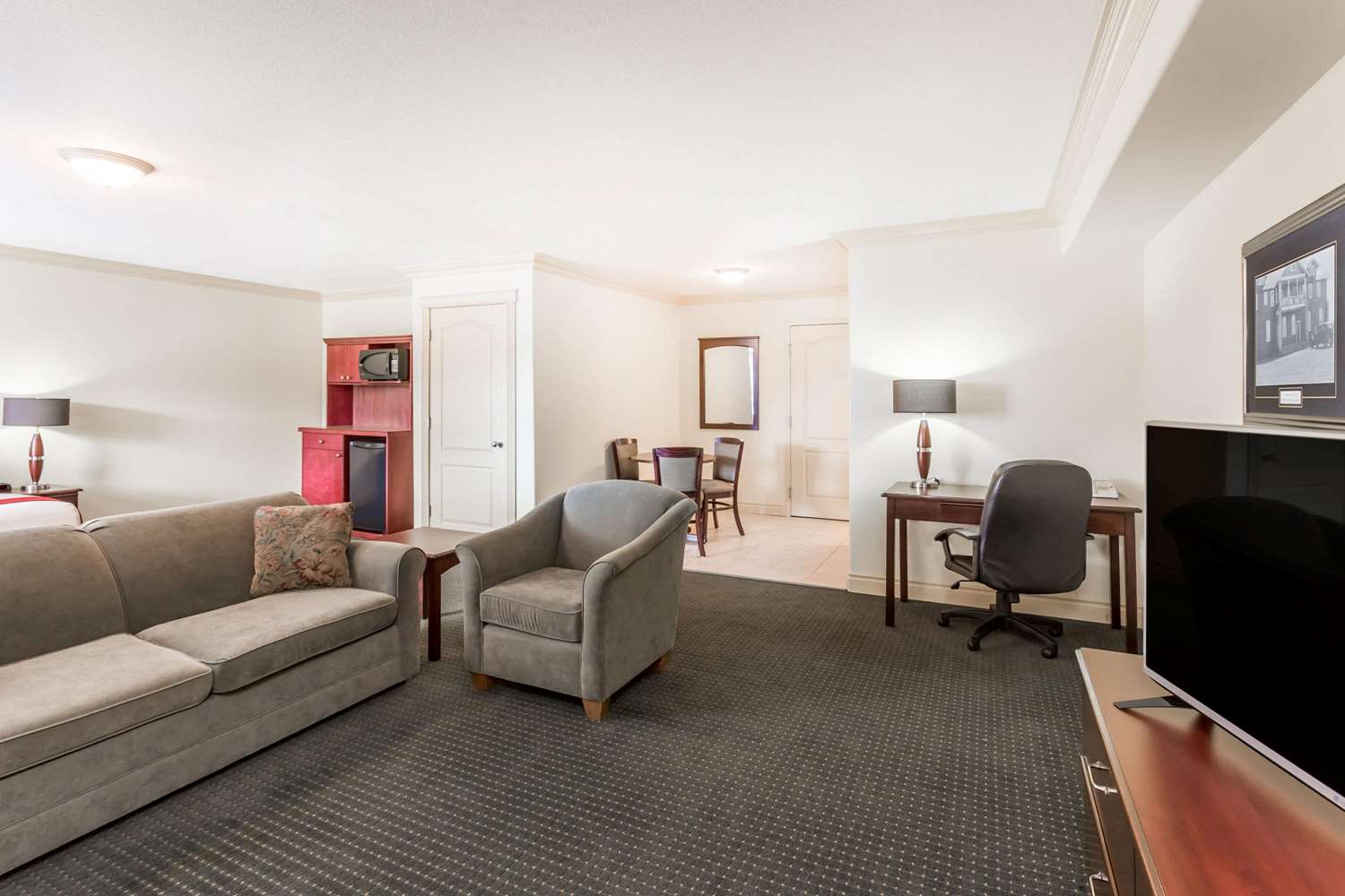 Ramada By Wyndham Hinton 19/32