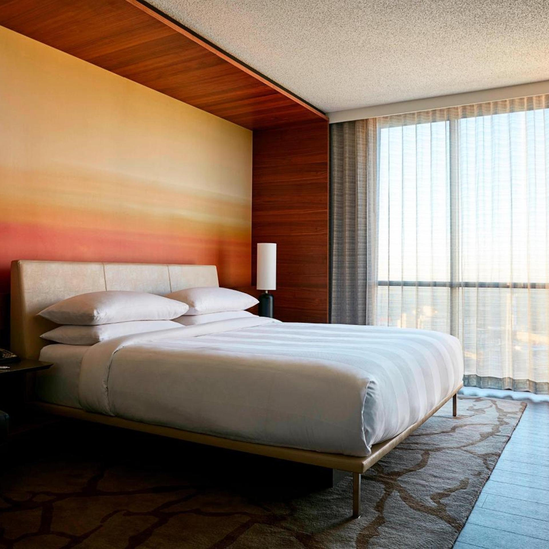 Room, King Bed, City View, Concierge Level