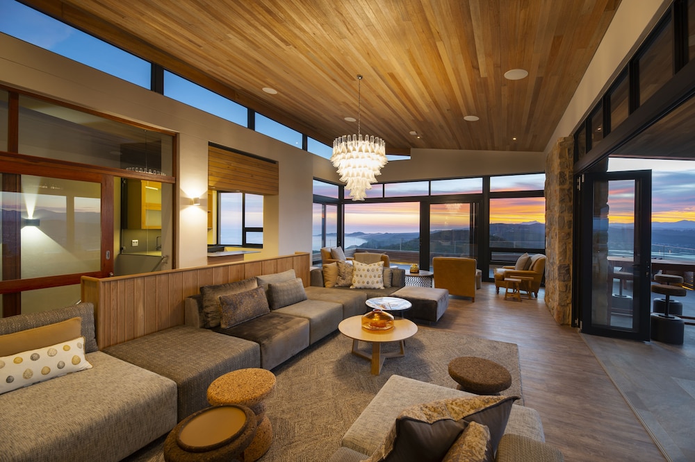 Alkira Lodge 24/33