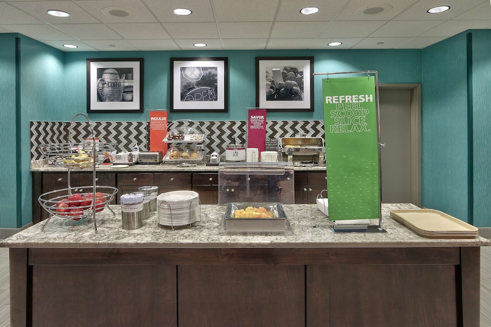 Hampton Inn Suites Albuquerque Airport 38/54