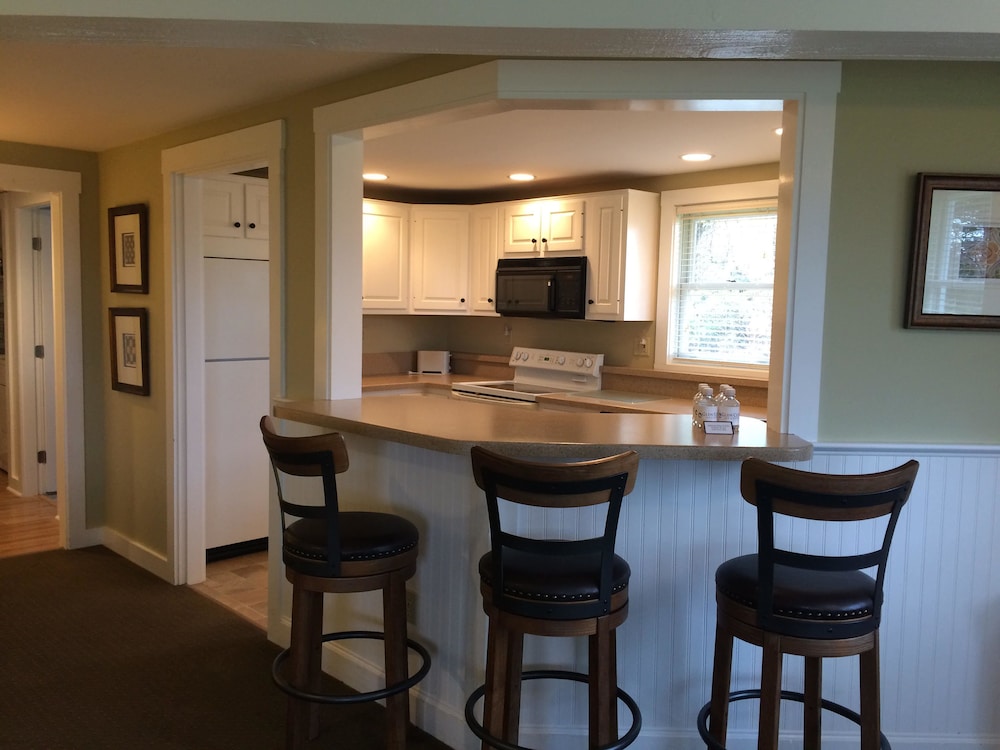 Glen Cove Inn and Suites 25/50