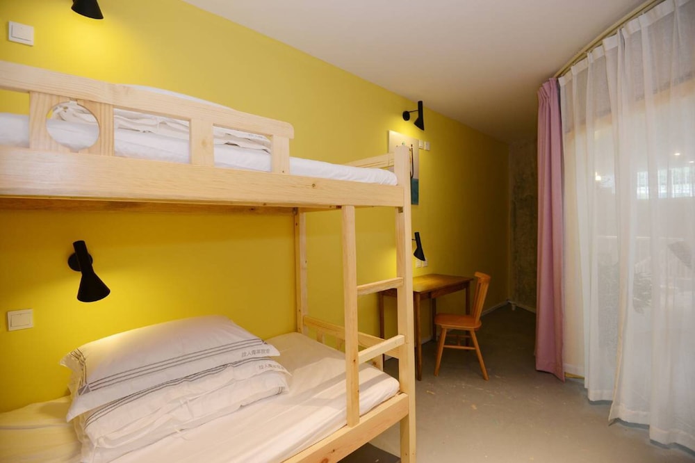 J Trip Youth Hostel 6/37