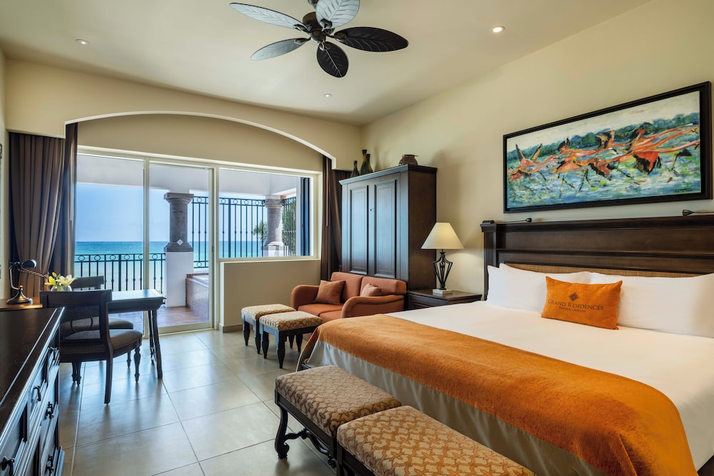 1 Bedroom, Signature, Suite, King Bed, 3 Murphy Beds, Beach Front
