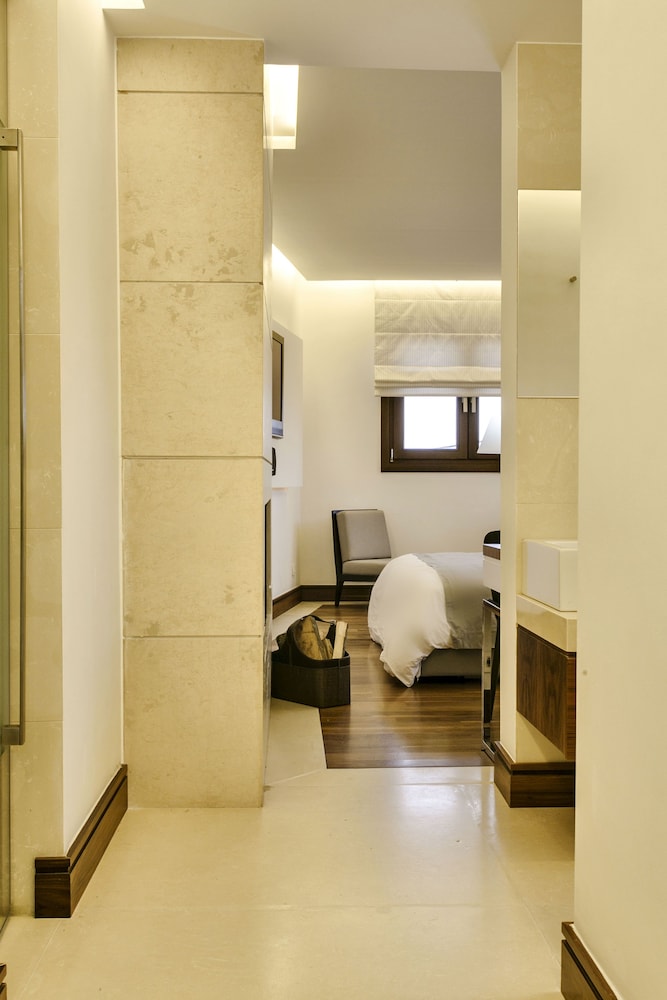12 Months Luxury Resort 27/88