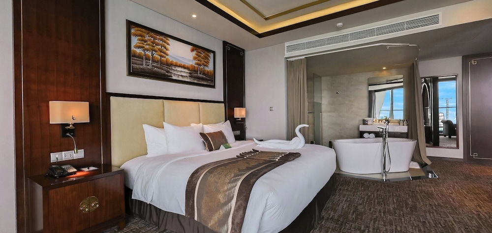ROYAL, SUITE, OCEAN VIEW
