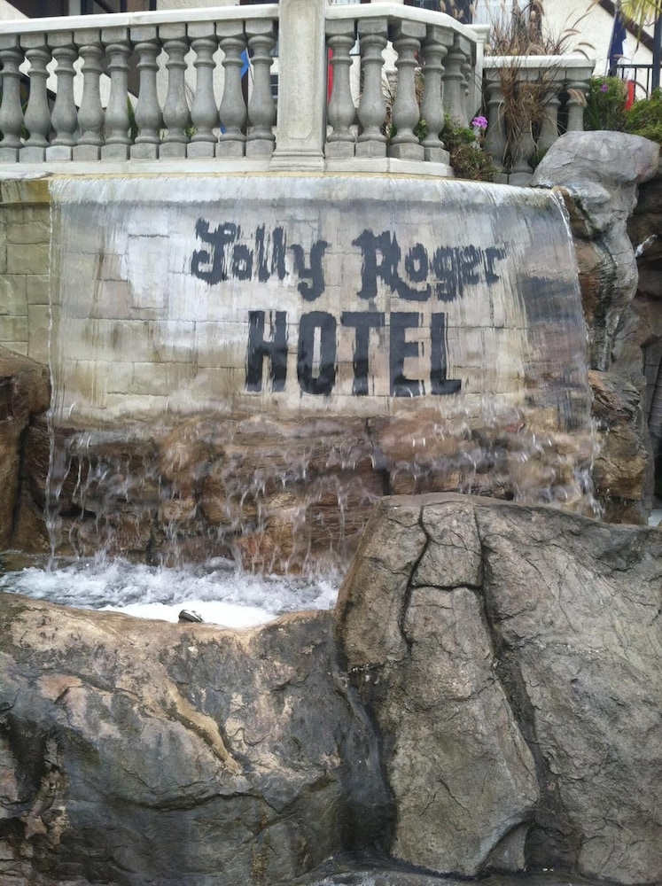 Jolly Roger Hotel 4/48