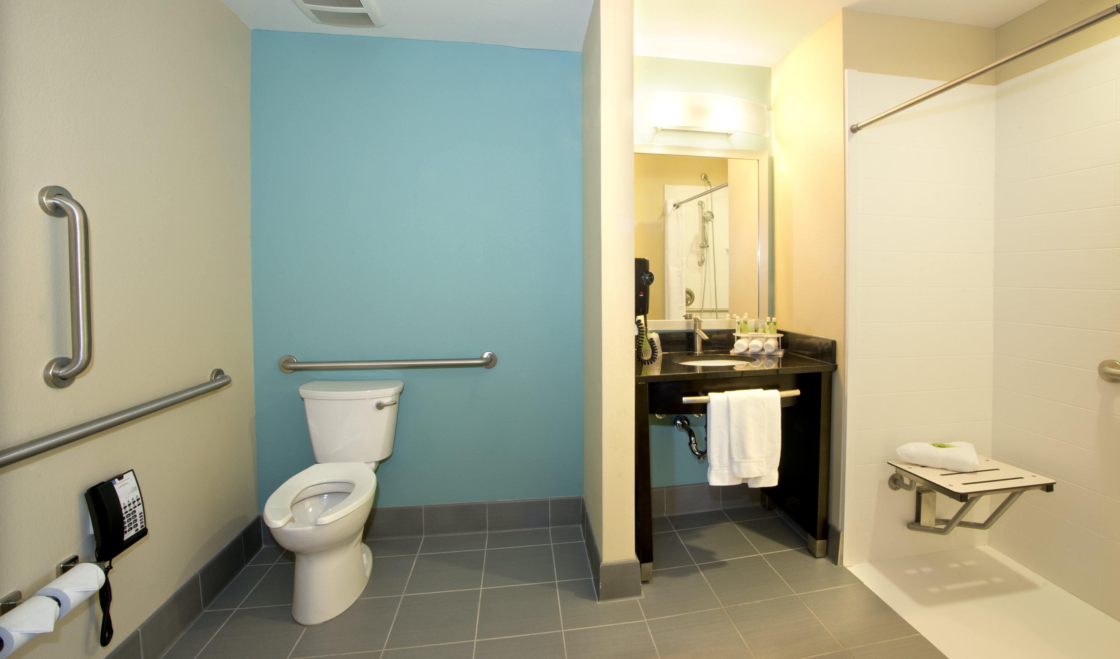 Holiday Inn Express Suites Colorado Springs Central 80/80