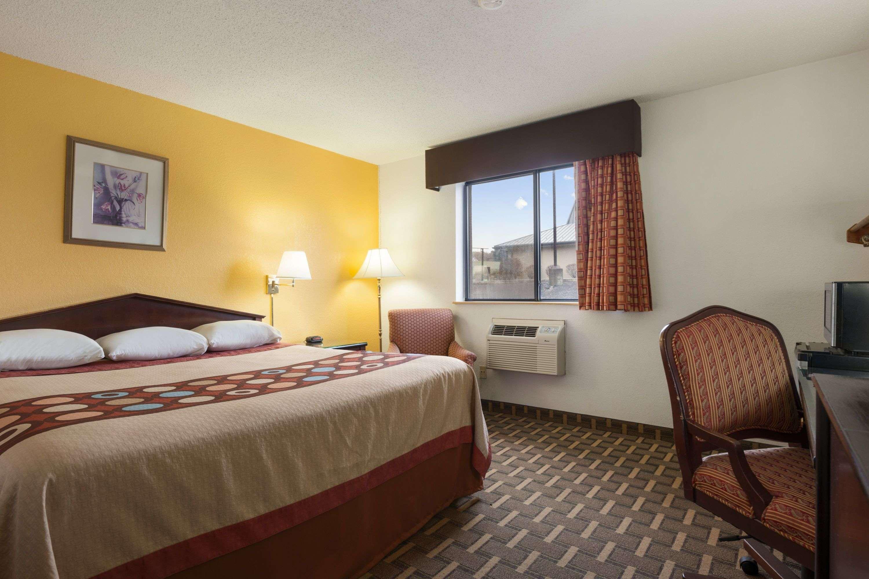Room, Queen Bed