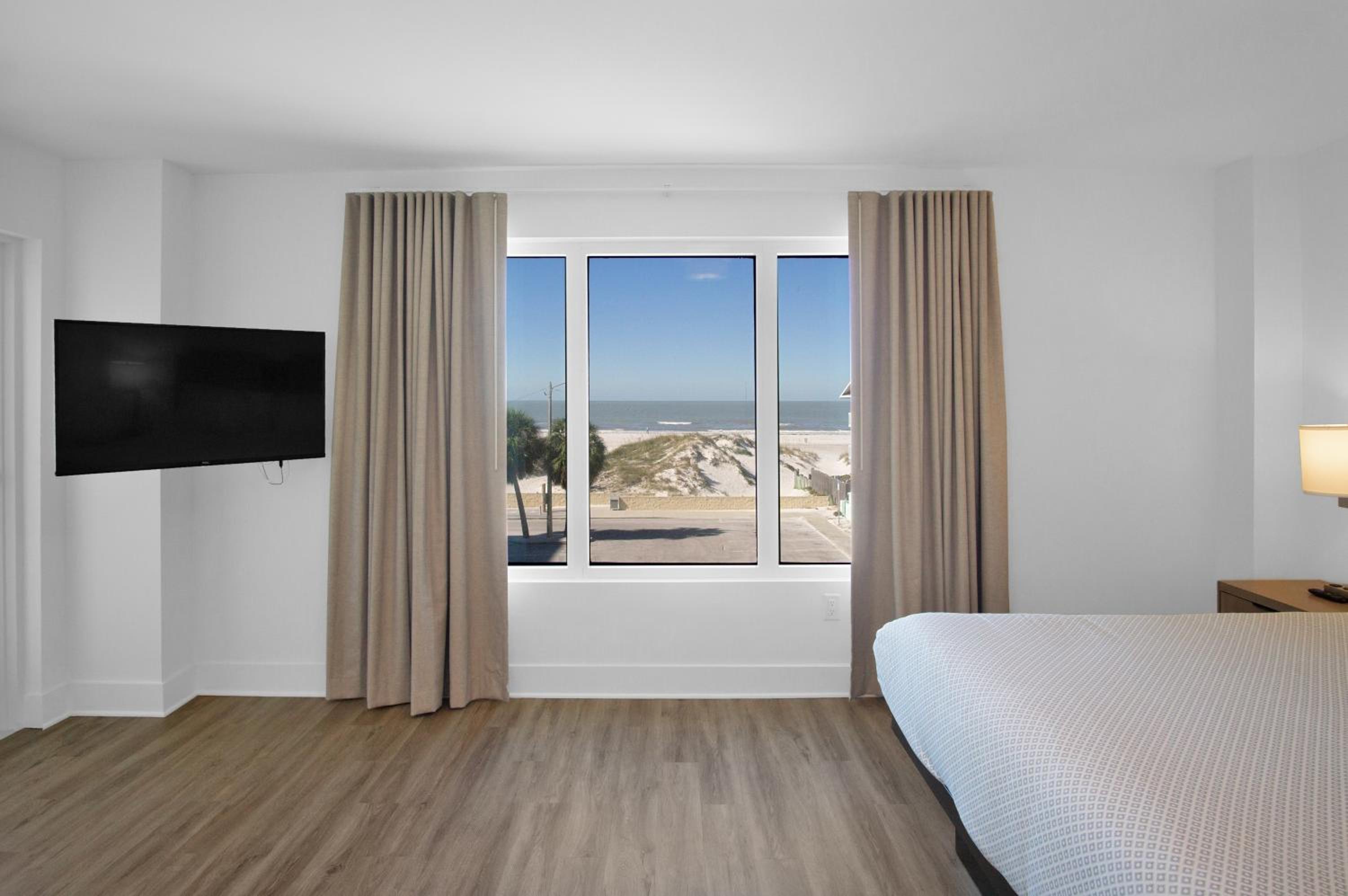 2 Bedrooms, Deluxe, Suite, Gulf View, Low Floor