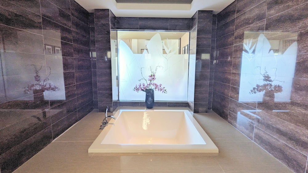 Olalani Resort and Condotel 67/69