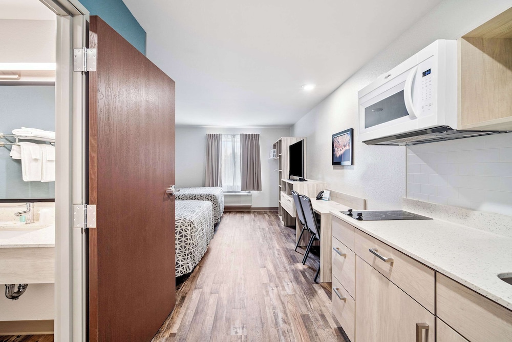 WoodSpring Suites Fort Myers - Cape Coral 42/44