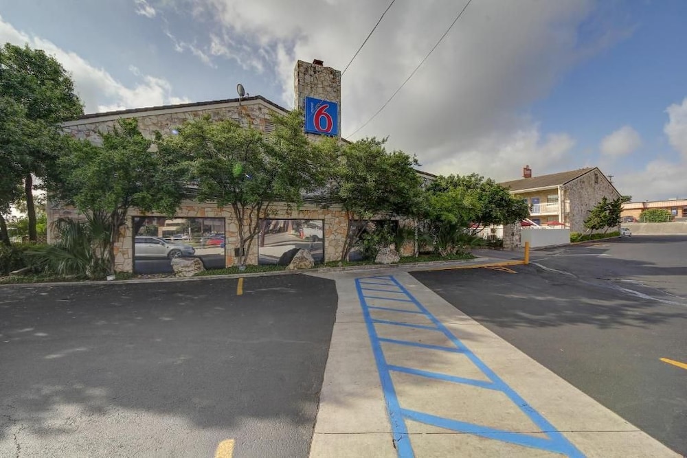 Motel6 San Antonio, TX - Northwest Medical Center 47/60