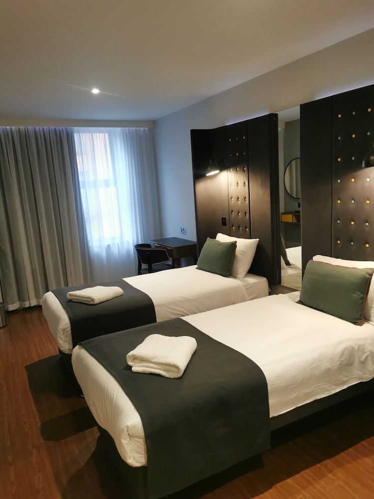 Twin Room, Point A Hotel Paddington 8/10